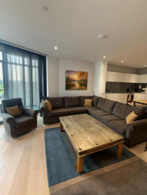 River view balcony spacious 1 bed XL sofa & TV
